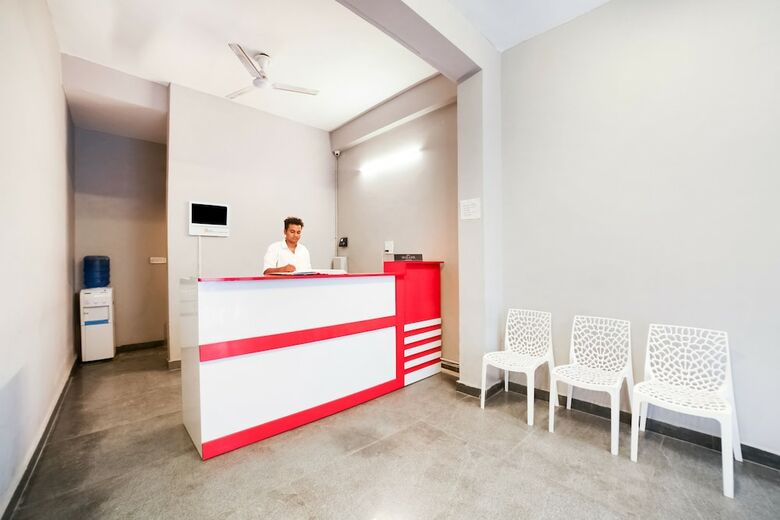 Hotel Oyo Flagship 30197 Noida Sector 43