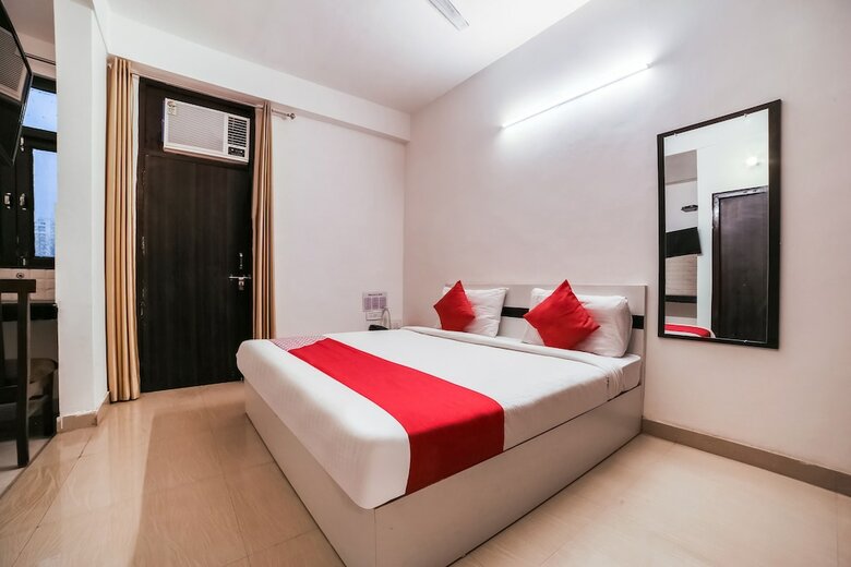 Hotel Oyo Flagship 30197 Noida Sector 43