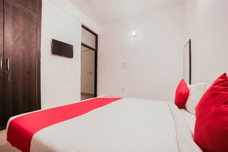 Hotel Oyo Flagship 30197 Noida Sector 43