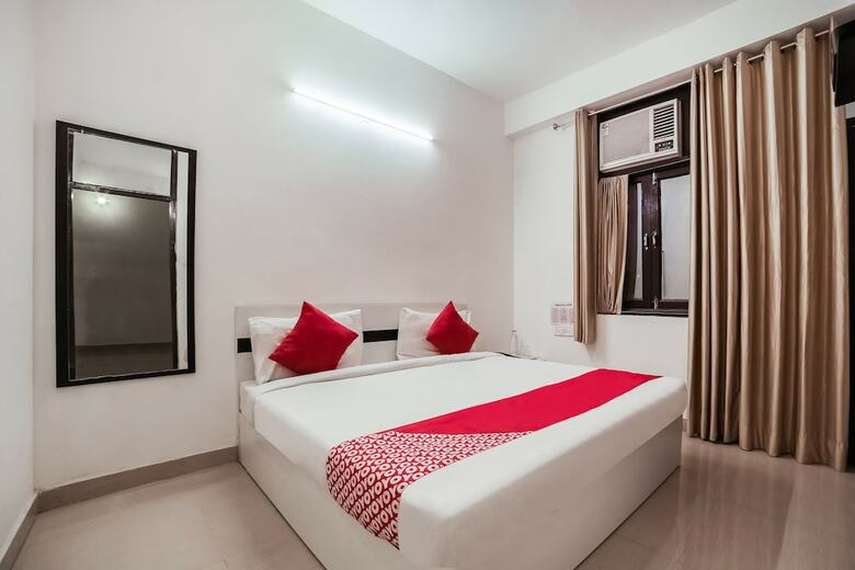 Hotel Oyo Flagship 30197 Noida Sector 43
