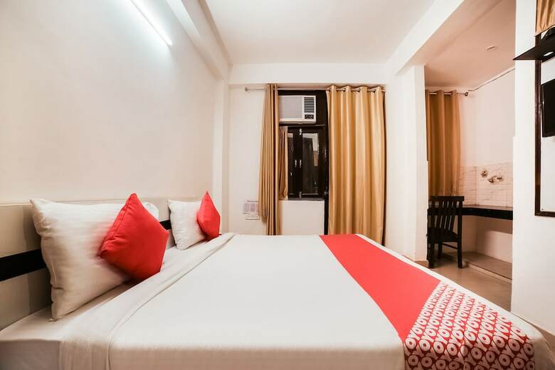 Hotel Oyo Flagship 30197 Noida Sector 43