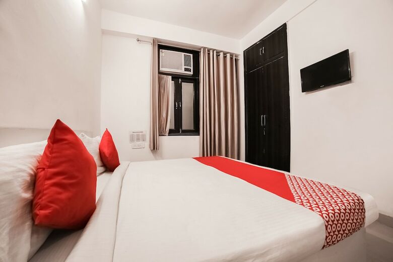 Hotel Oyo Flagship 30197 Noida Sector 43
