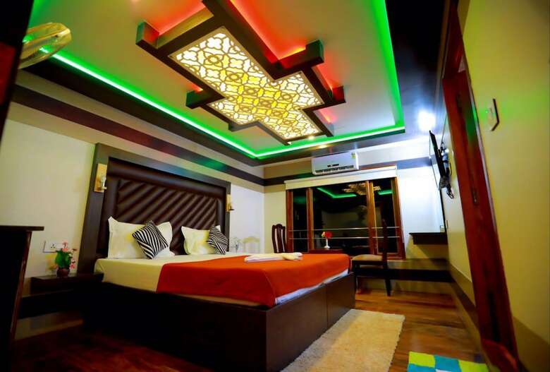 Hotel Indiavacationz Houseboat