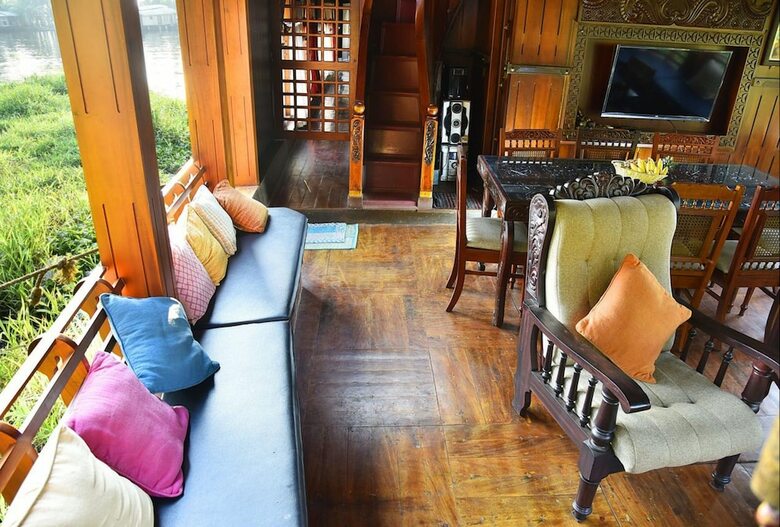 Hotel Indiavacationz Houseboat