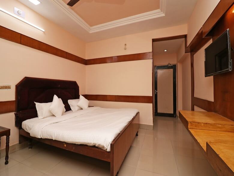 Spot On 37002 Hotel Natraj