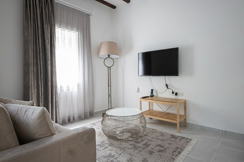 Hotel The Flag Suites (+12)