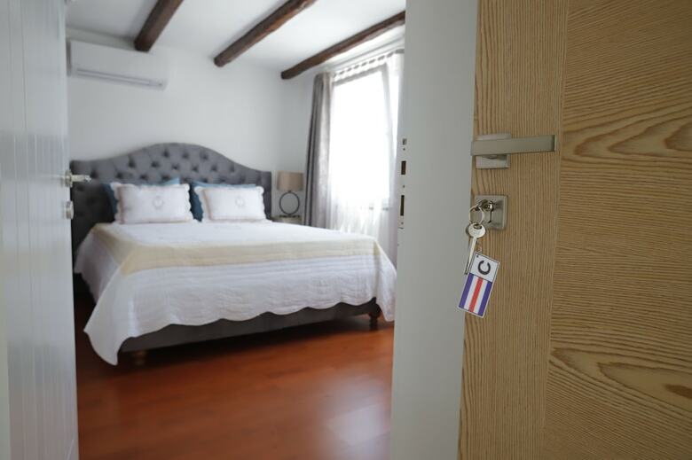Hotel The Flag Suites (+12)