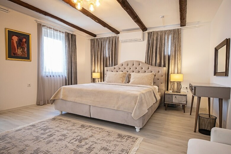 Hotel The Flag Suites (+12)