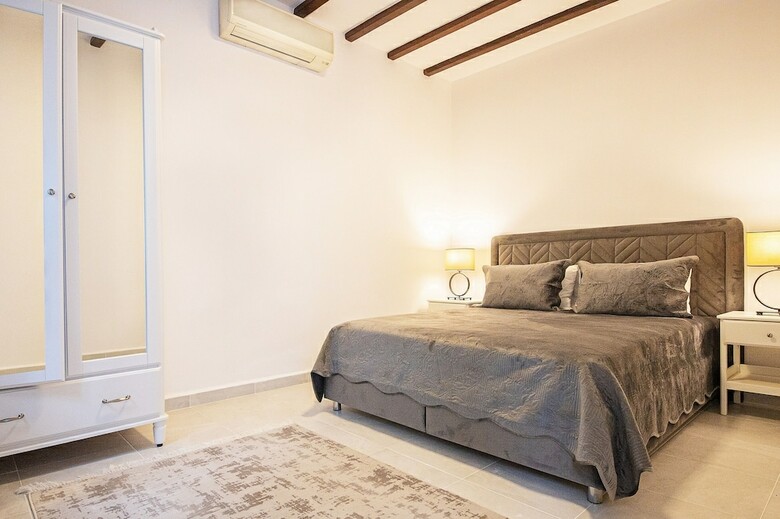 Hotel The Flag Suites (+12)