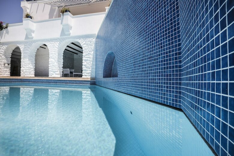 Hotel The Flag Suites (+12)