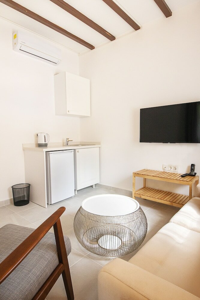 Hotel The Flag Suites (+12)