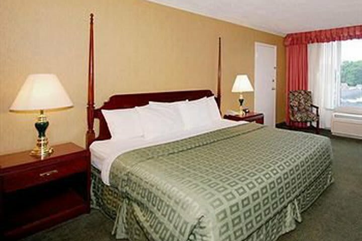 Clarion Hotel Greensboro Airport