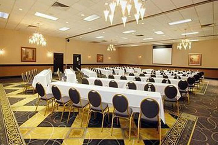 Clarion Hotel Greensboro Airport