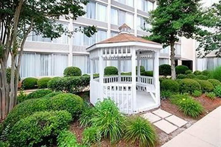 Clarion Hotel Greensboro Airport