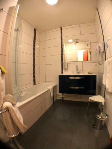Hotel Logis Auv'h�tel