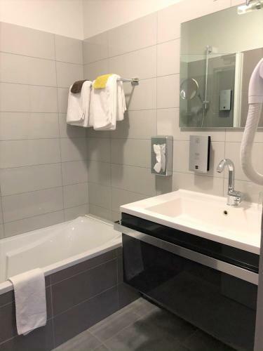 Hotel Logis Auv'h�tel