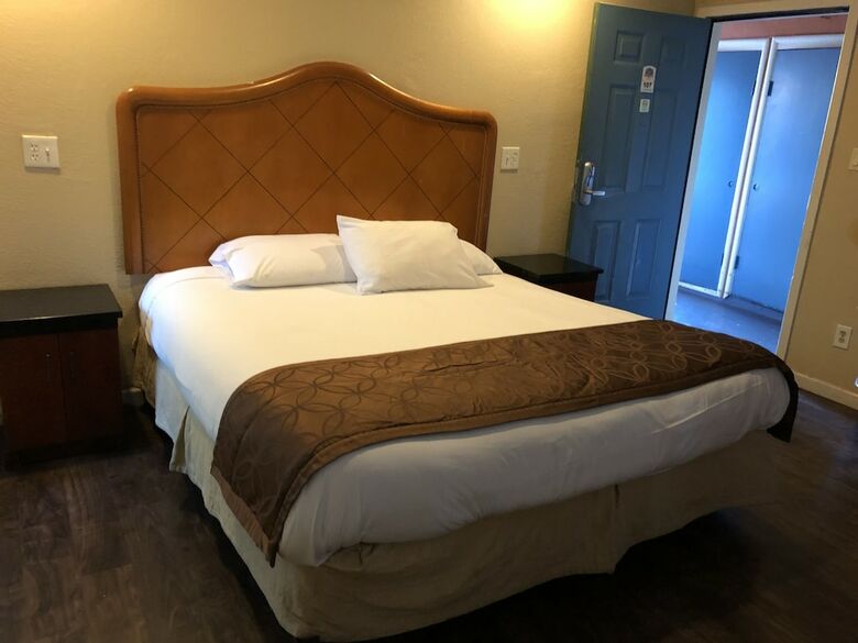 Capri Motel
