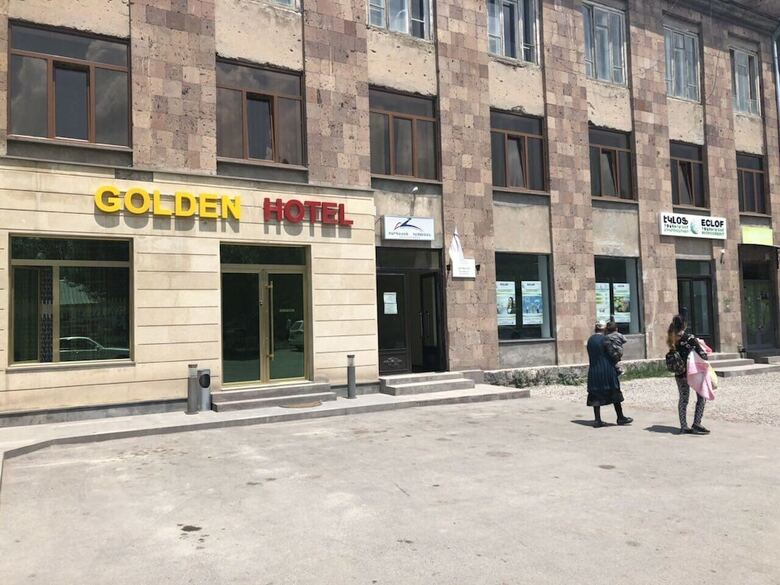 Golden Hotel