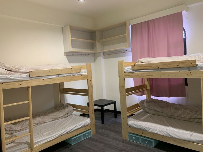 Hostal Corner 284-hostel