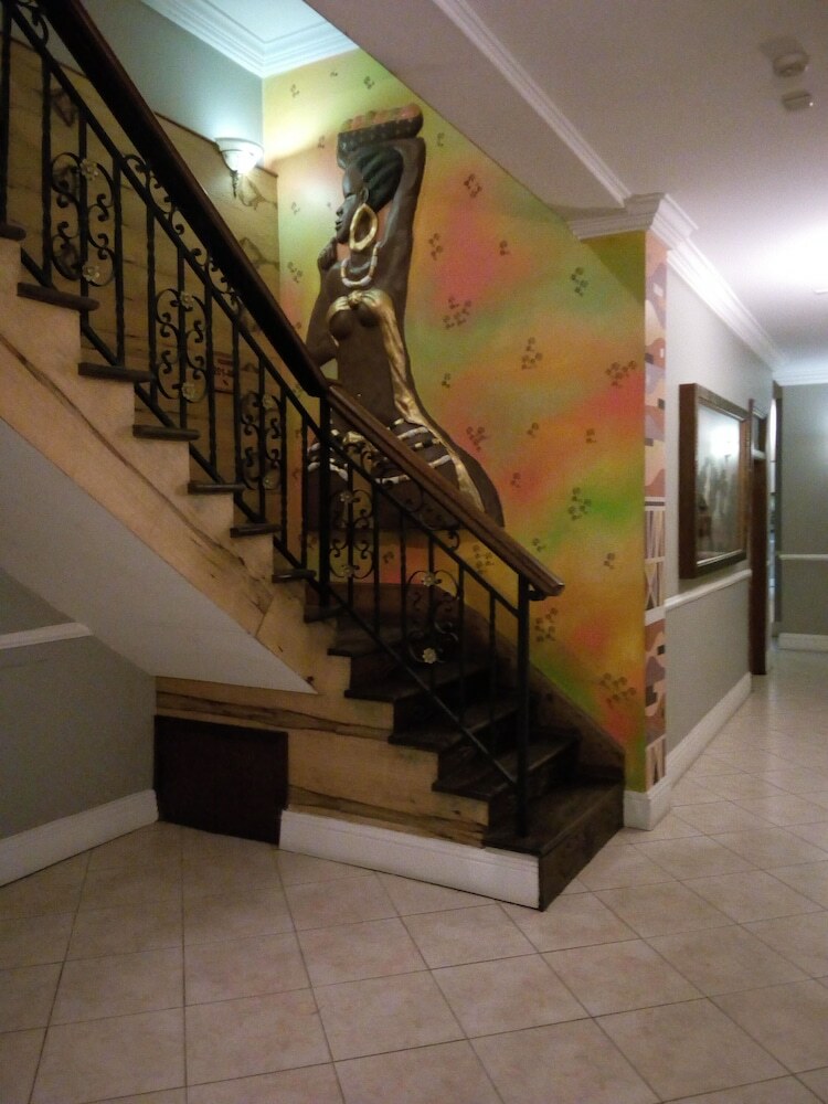 Highgate Hotel