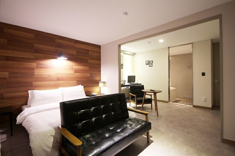 Paradise Hotel