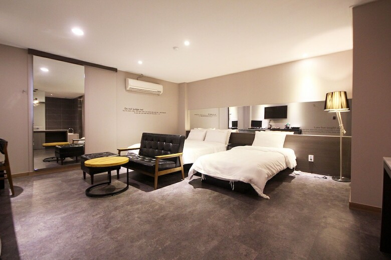 Paradise Hotel