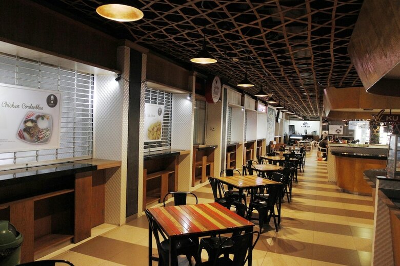 Hotel Ten Eleven Living Point