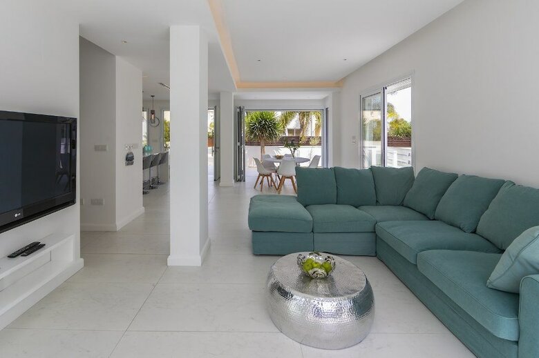Protaras Villa Piera By The Sea