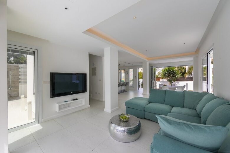 Protaras Villa Piera By The Sea
