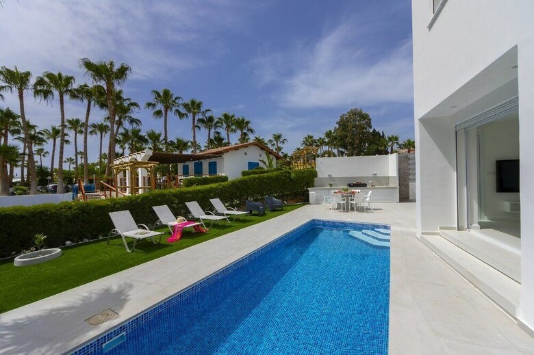 Protaras Villa Piera By The Sea