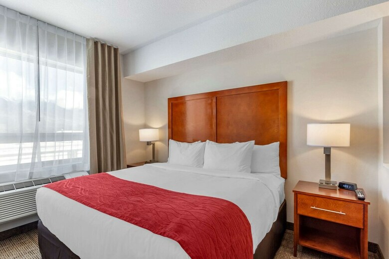Hotel Comfort Inn & Suites