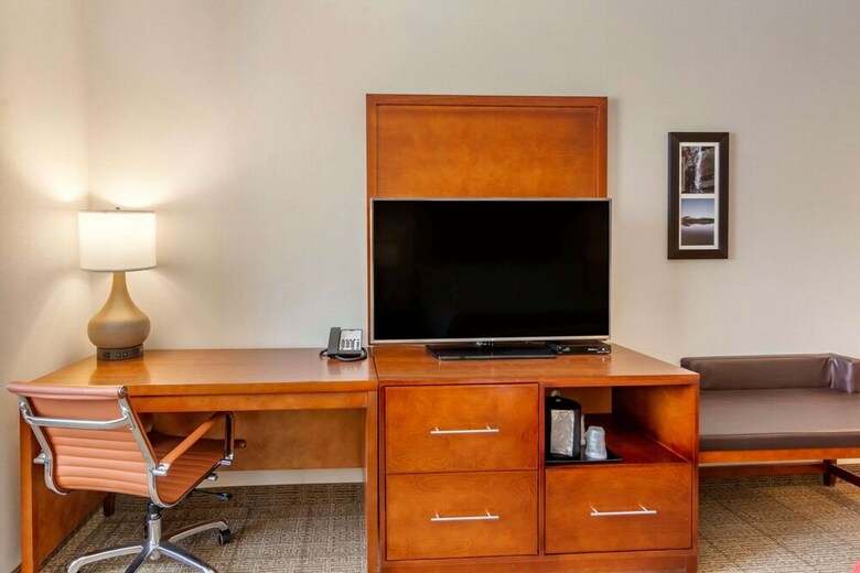 Hotel Comfort Inn & Suites