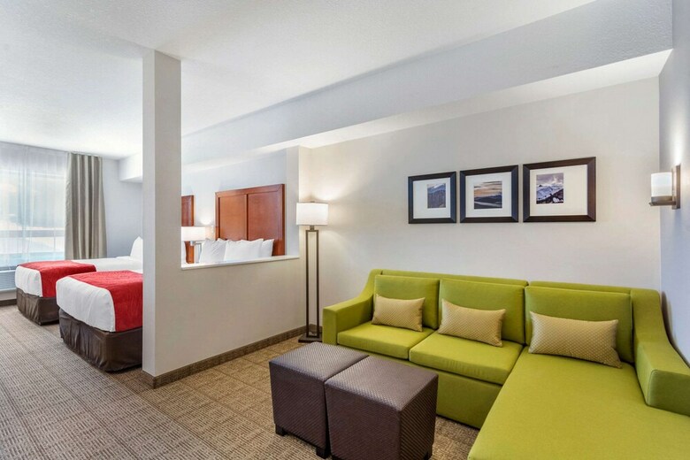 Hotel Comfort Inn & Suites