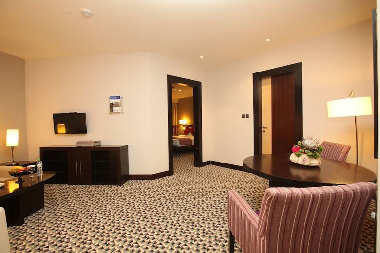 Hotel Golden Tulip Hail