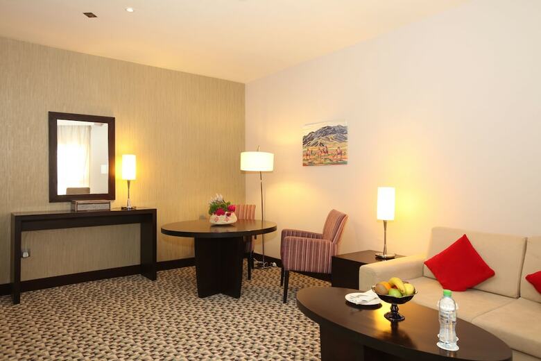 Hotel Golden Tulip Hail
