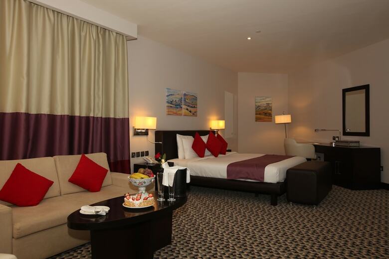 Hotel Golden Tulip Hail