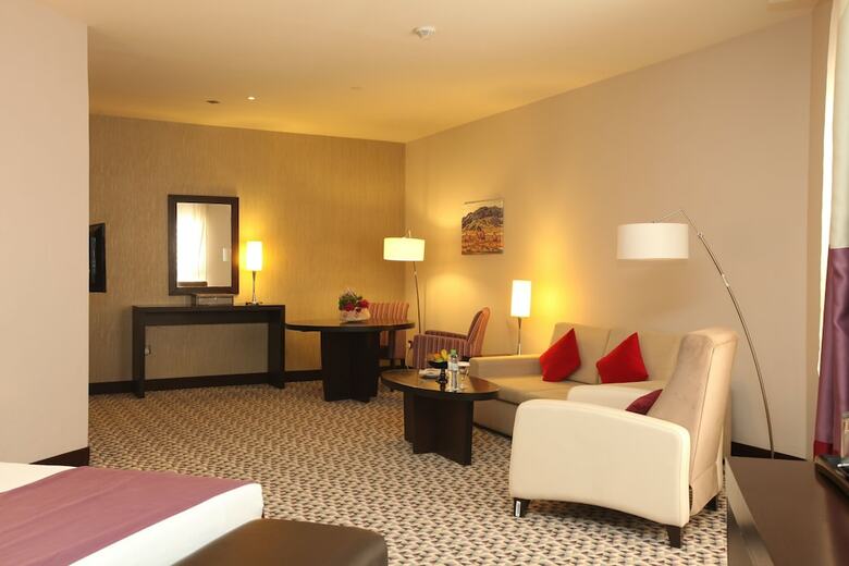 Hotel Golden Tulip Hail
