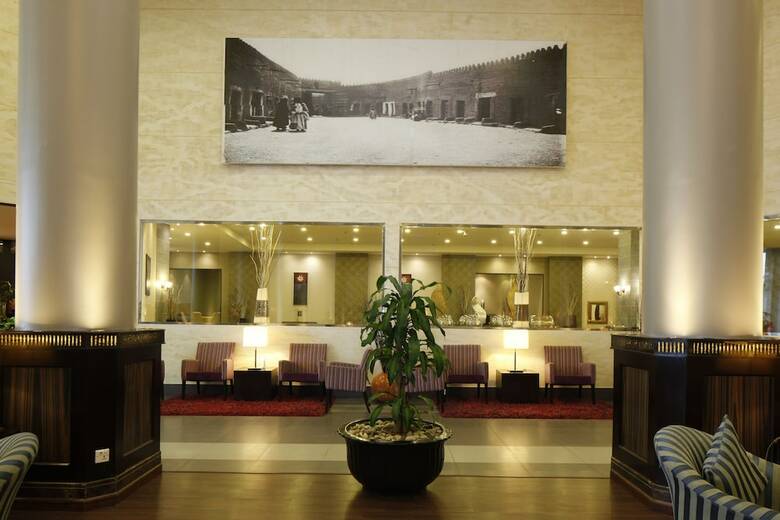 Hotel Golden Tulip Hail