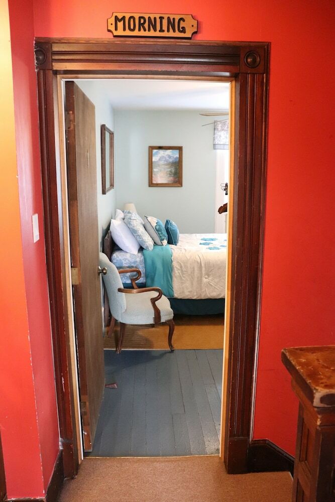 Reynolds House Inn & Motel