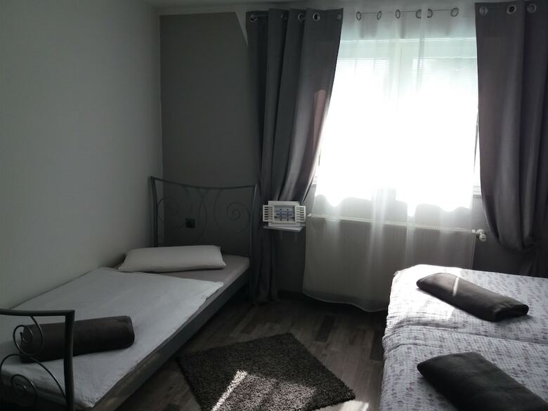 Hotel Rooms Grizzly