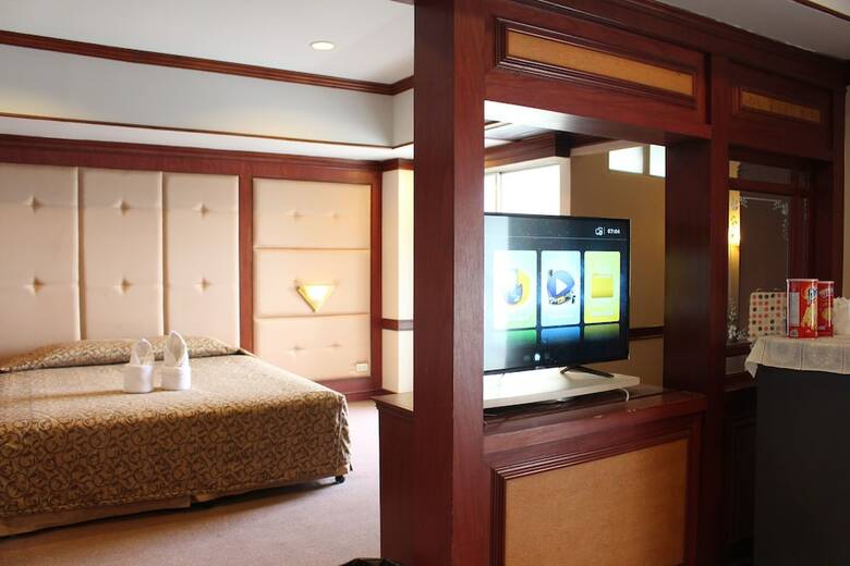 Grand Royal Plaza Hotel