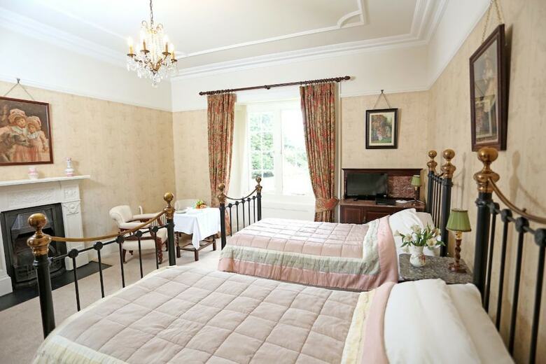Bed & Breakfast Llangattock Park House