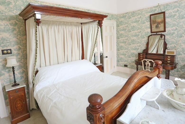 Bed & Breakfast Llangattock Park House