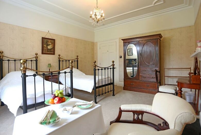 Bed & Breakfast Llangattock Park House