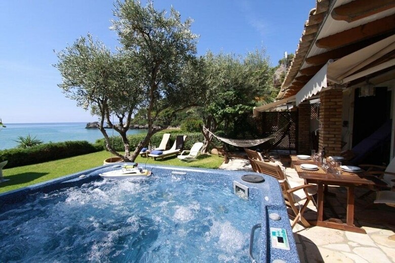 Beachfront 2 Bedroom Luxury House