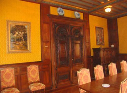 Bed & Breakfast Ch�teau De La Court D'aron