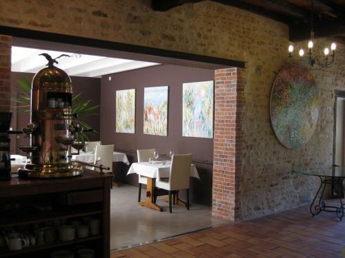 Bed & Breakfast Auberge De La Court D'aron