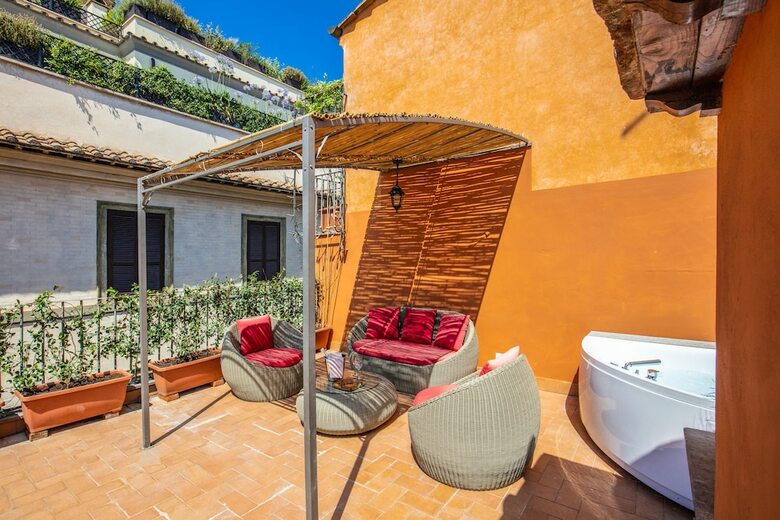 Maison D'art Apartments