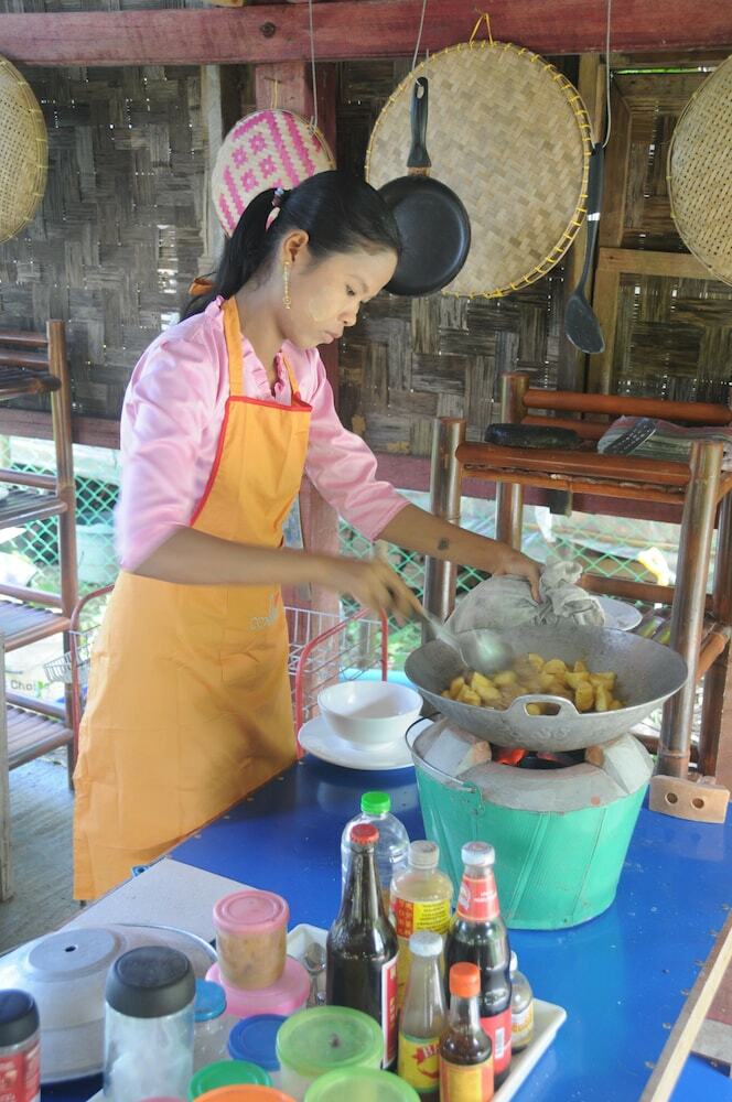 Hotel Ngwe Saung Garden Guest House