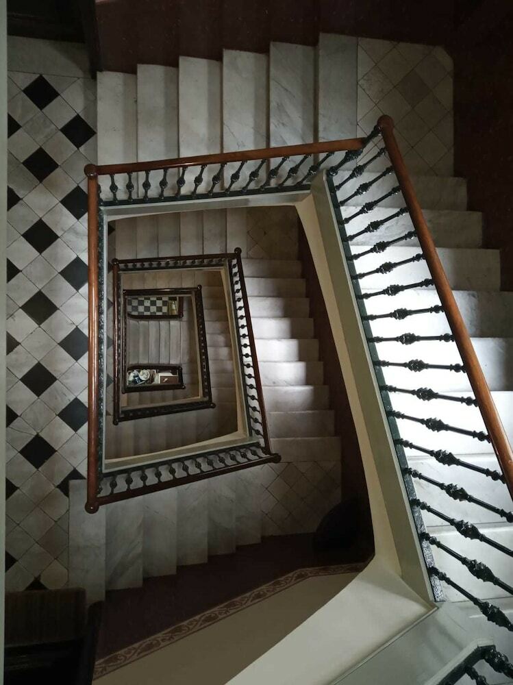 V Barcelona Hostal
